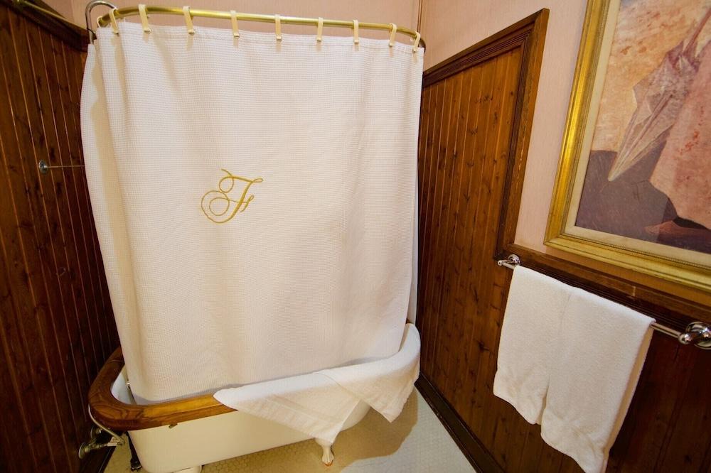 Irwin Street Inn photo 21