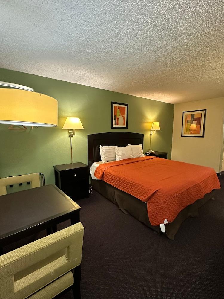 Days Inn by Wyndham Southern Hills/ORU photo 40