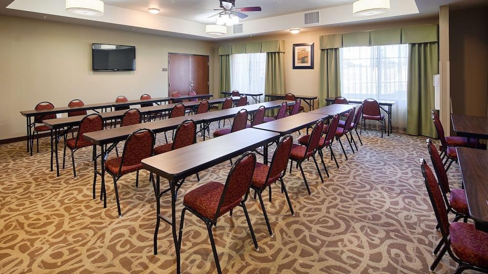 Best Western Plus Desoto Inn & Suites photo 9