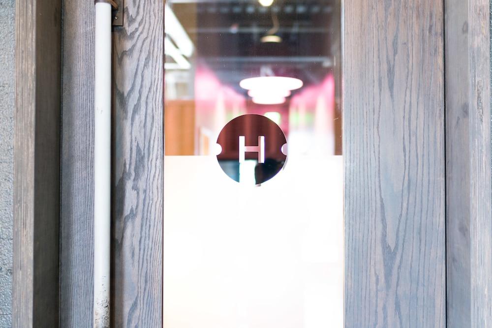 The 404 Hotel photo 2