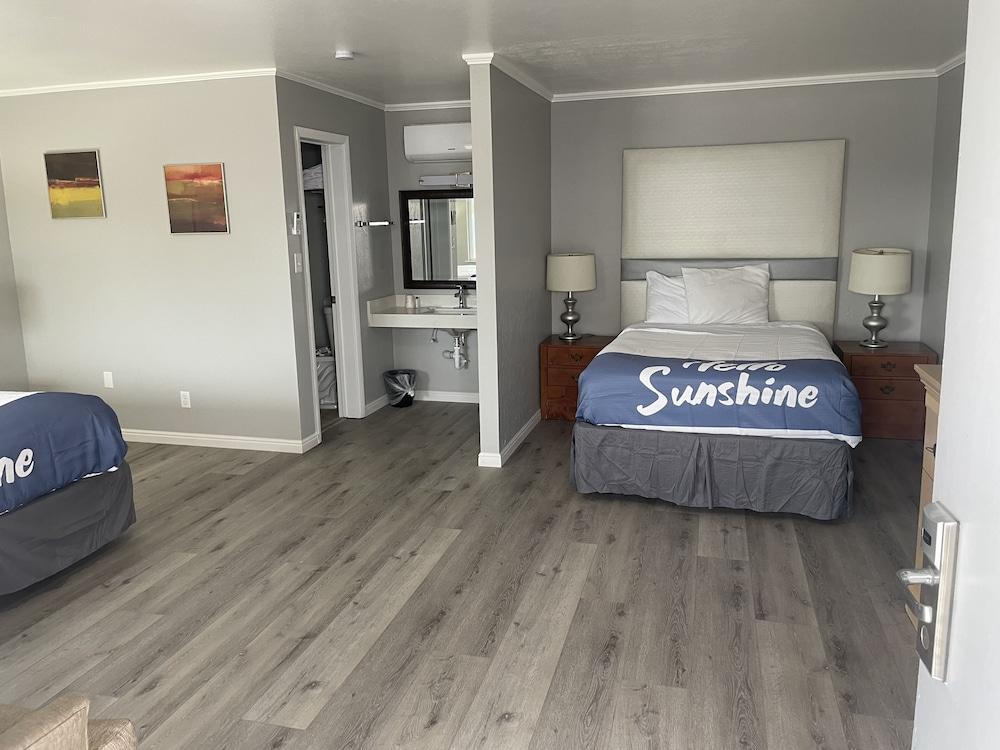 Sunglow Hotel photo 32