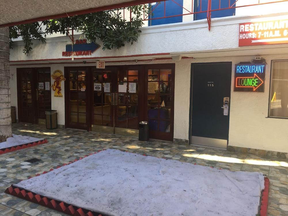 Tradewinds Hotel LAX Airport photo 16