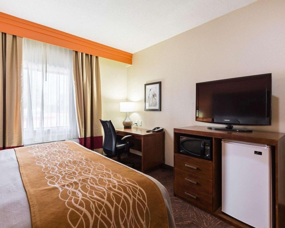 Econo Lodge Inn & Suites East photo 53