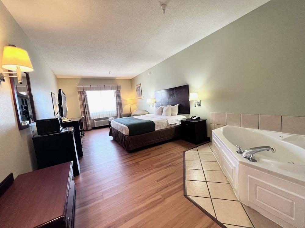 Americas Best Value Inn Wiggins photo 25
