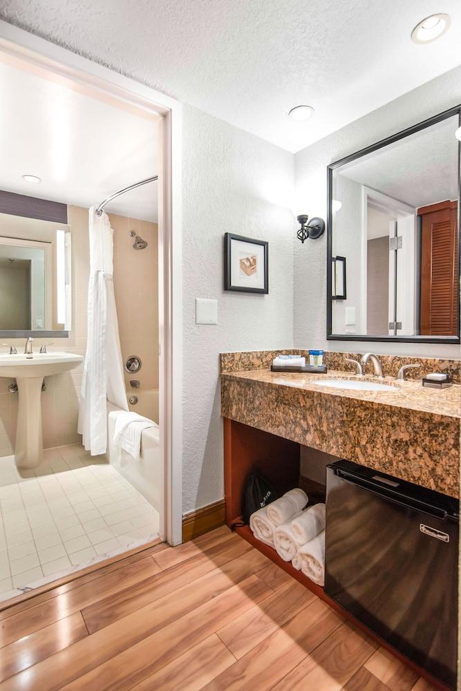 Miami Lakes Hotel photo 39