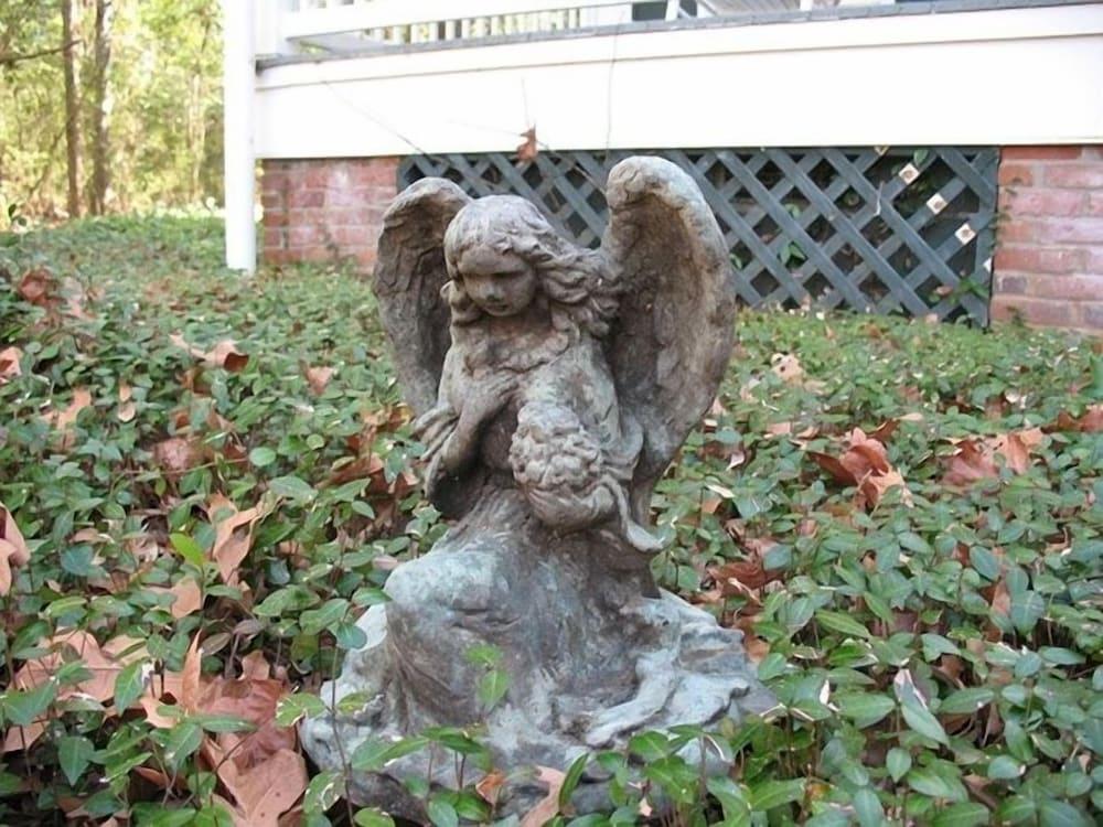 Monmouth Historic Inns and Gardens photo 55