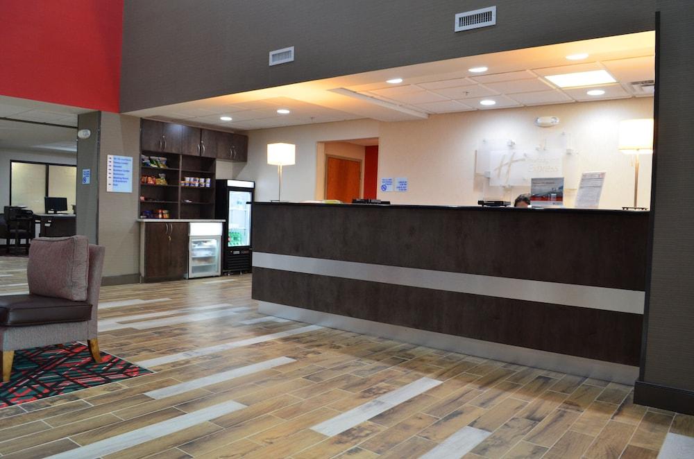 Holiday Inn Express Madison by IHG photo 43