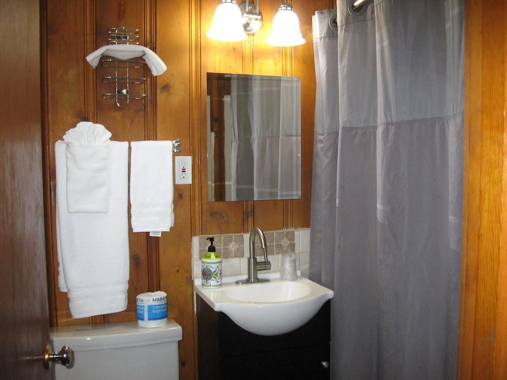 Masters Inn photo 27