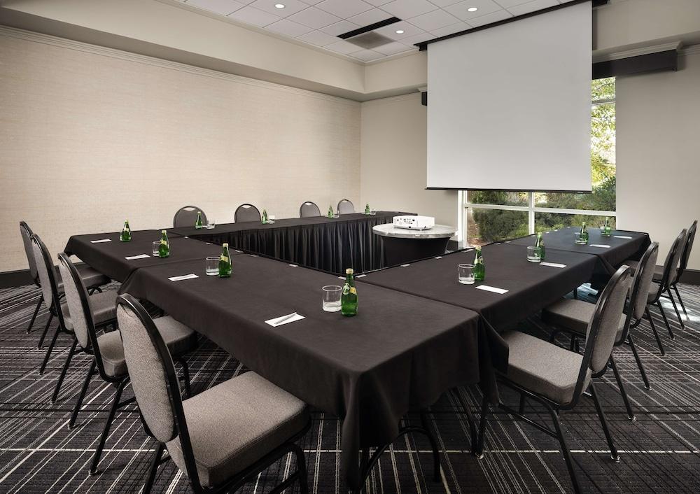 Hilton Charlotte Airport photo 12