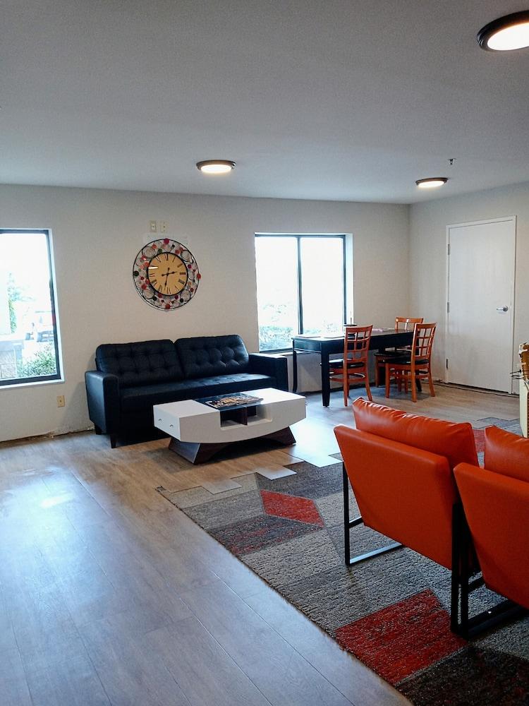 Clarion Pointe Evansville North photo 30
