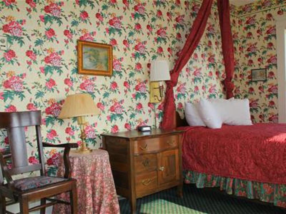 Inn on Mackinac photo 64