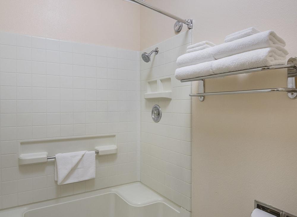 Quality Inn Fresno Yosemite Airport photo 9