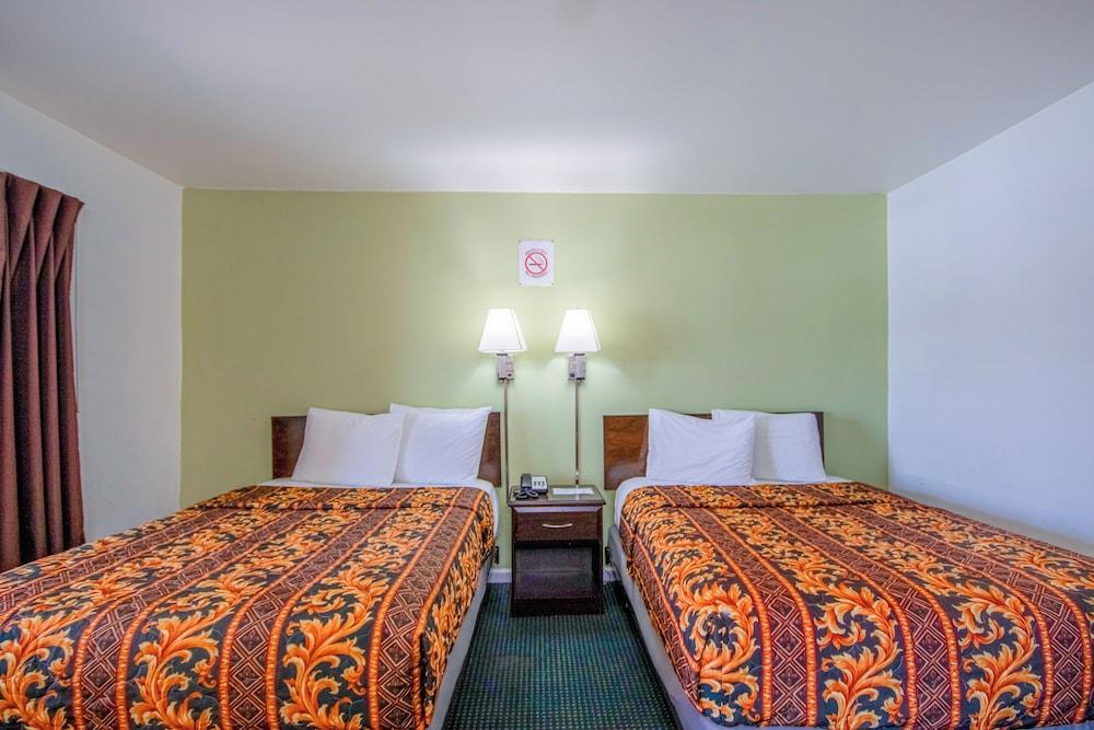 OYO Travelier Motel photo 58