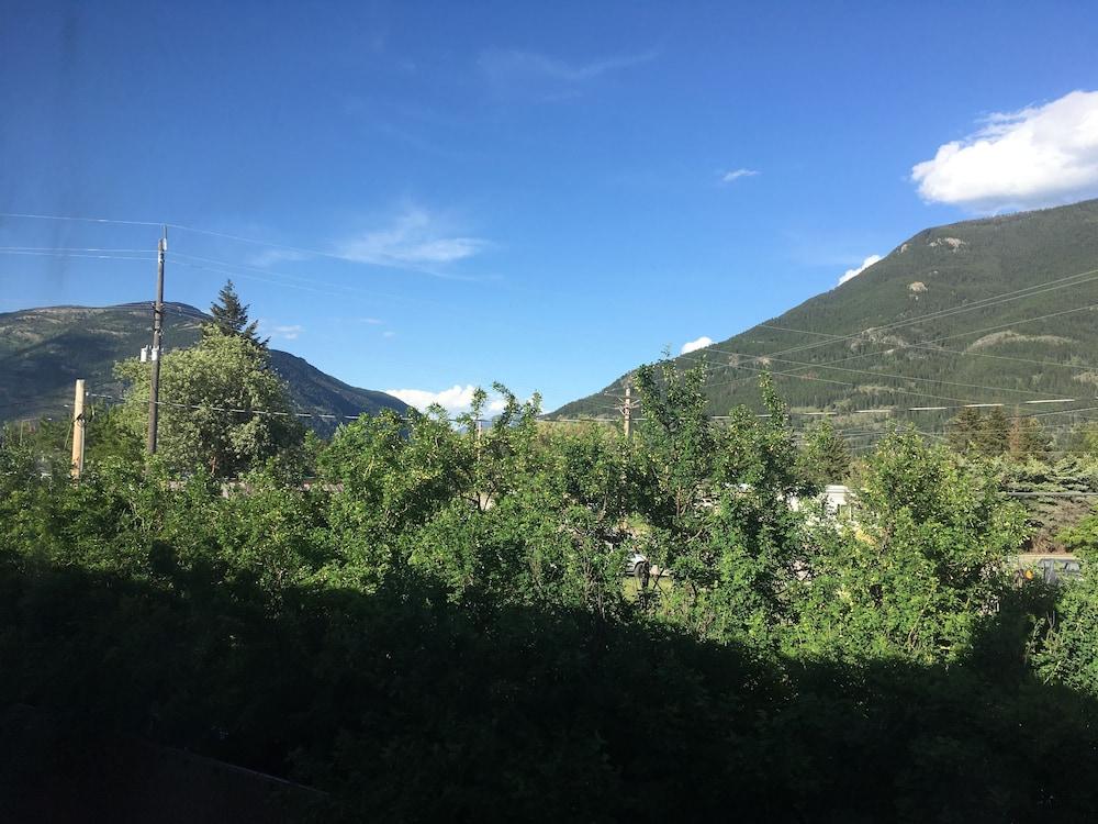 Glacier Basecamp Lodge photo 63