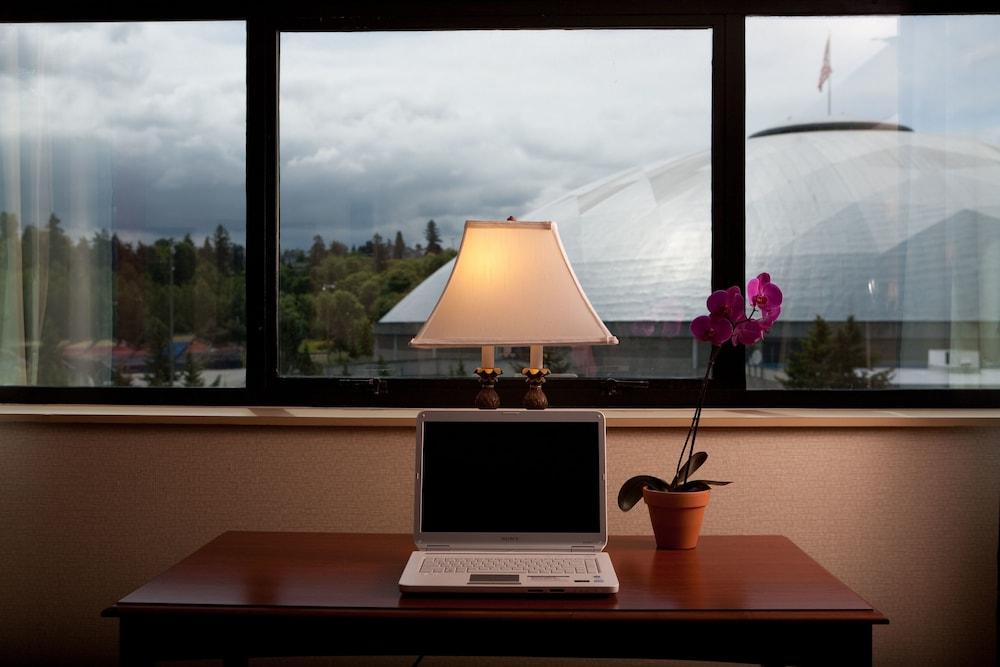 Best Western Plus Downtown Tacoma photo 11