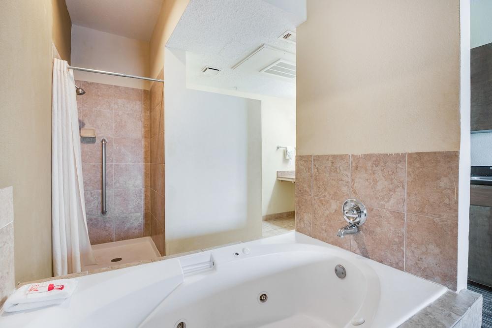 Baymont by Wyndham Houston North photo 48
