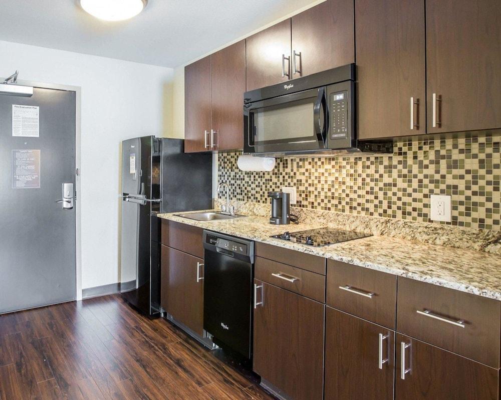 MainStay Suites Cartersville - Emerson Lake Point photo 14
