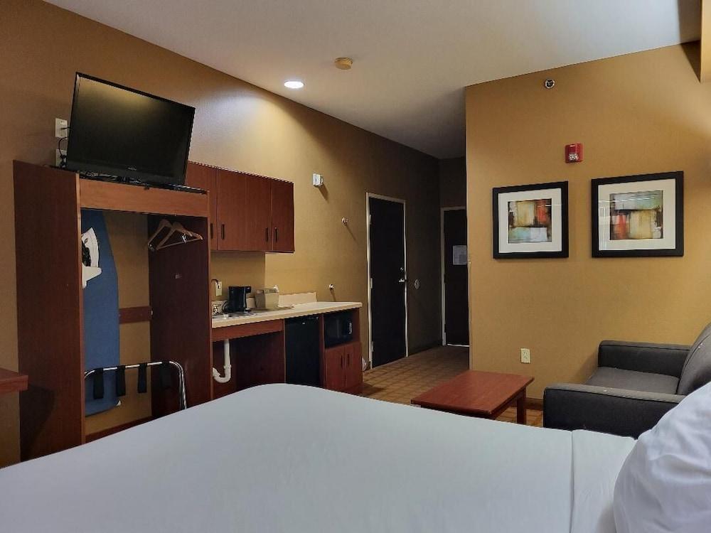Starkville Inn & Suites photo 15