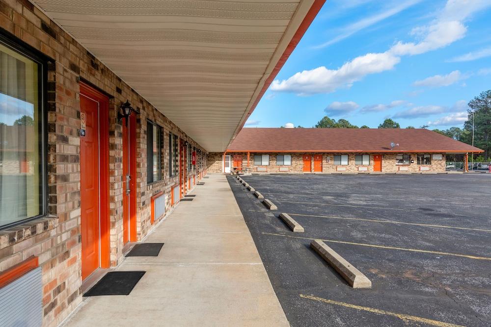 Budget Host Inn by Hotel O Portland near I-65 photo 14