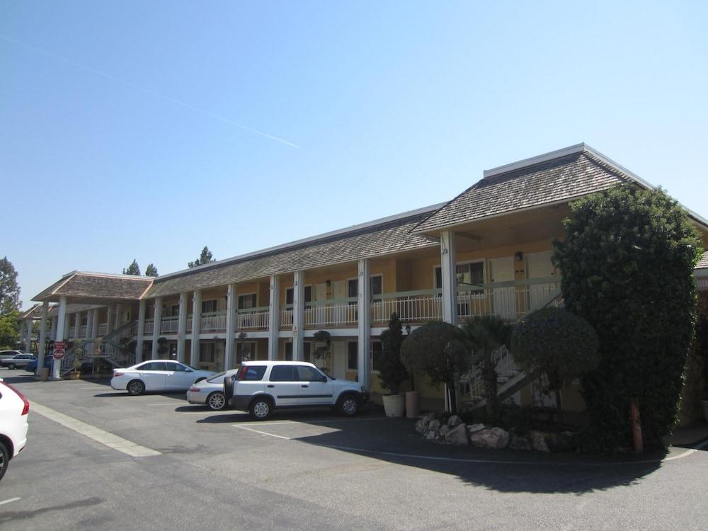 Caravelle Inn Extended Stay photo 8