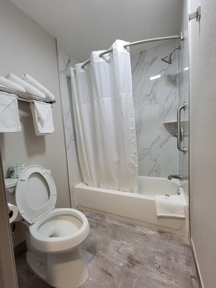 Days Inn by Wyndham Ruidoso Downs photo 12