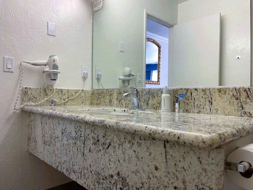 Americas Best Value Inn & Suites Joshua Tree National Park photo 70