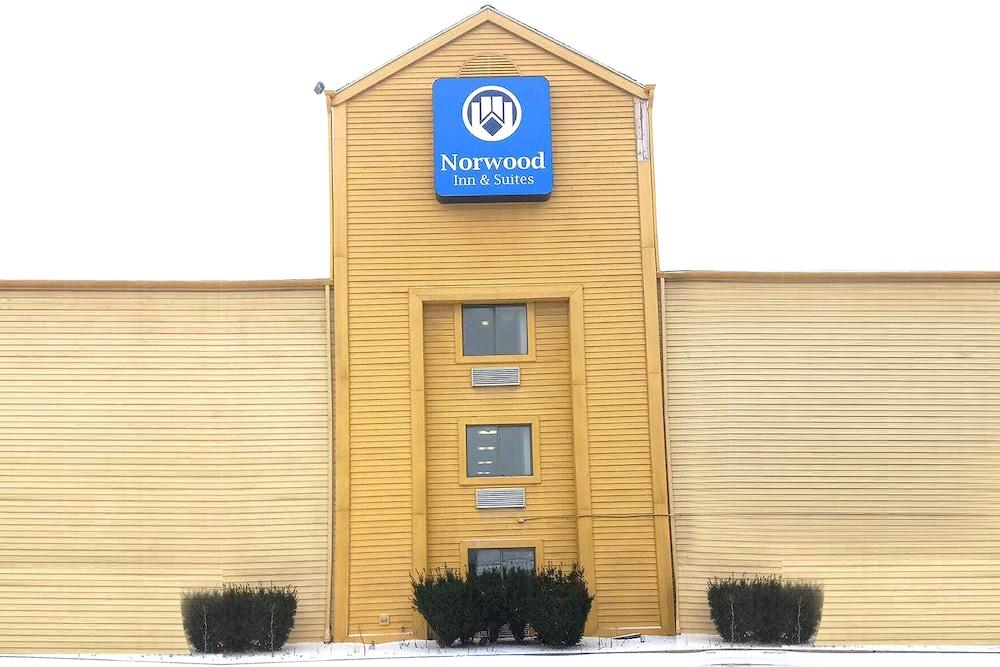 Norwood Inn & Suites Milwaukee photo 7