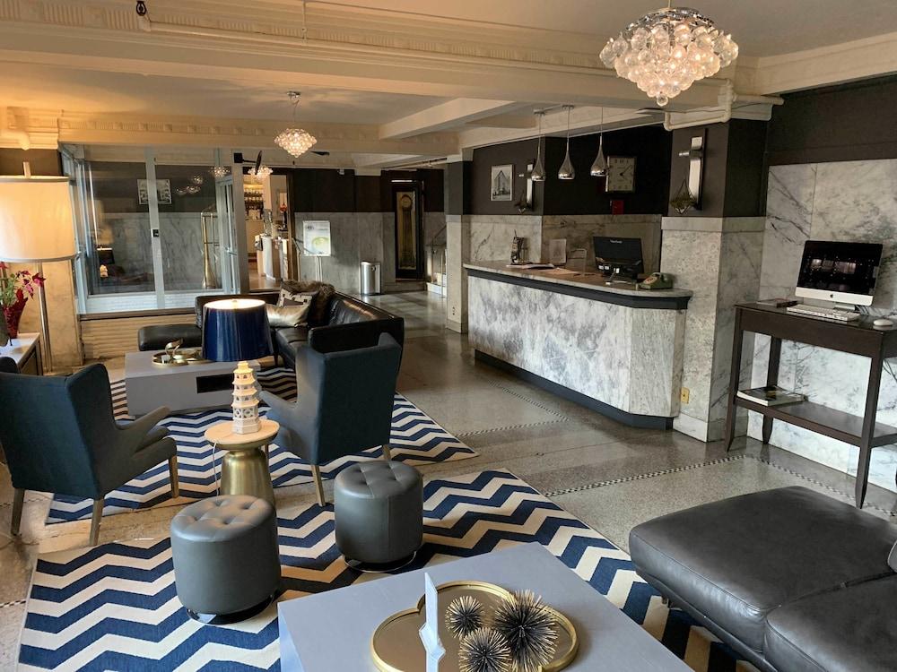 The Moore Hotel photo 2