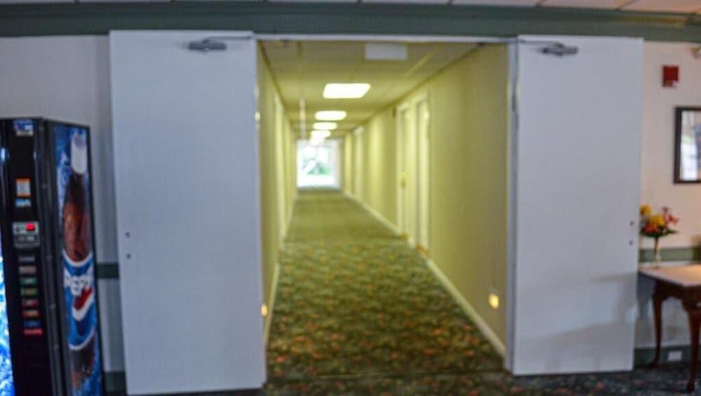 Surrey Inn Ashland photo 9