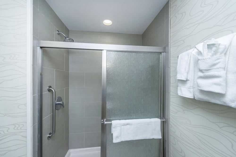 Holiday Inn Express & Suites Charleston Arpt-Conv Ctr Area photo 56