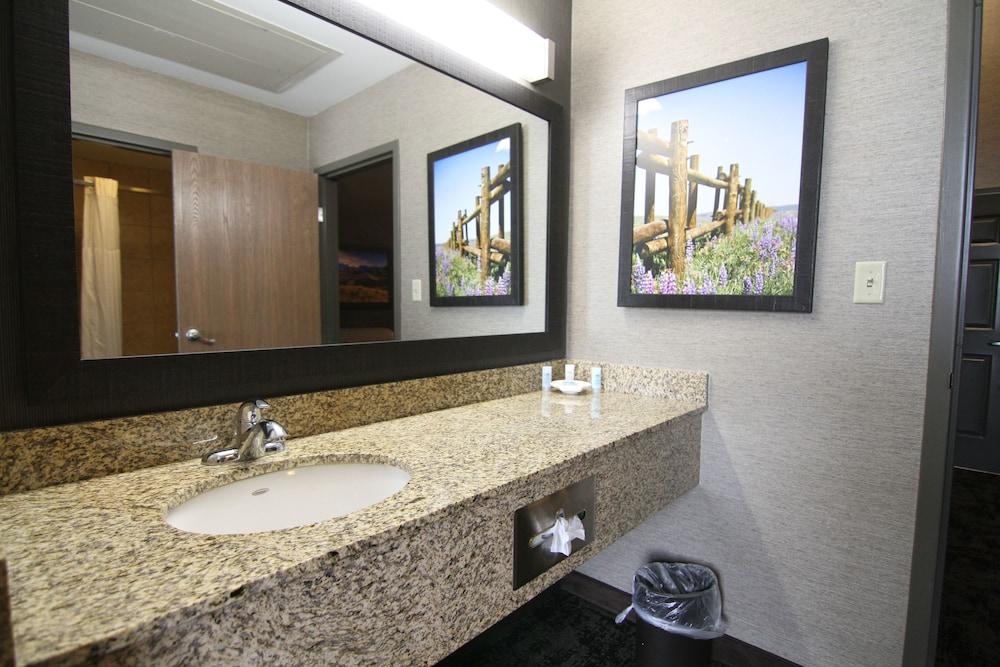 Casper C'mon Inn Hotel & Suites photo 43