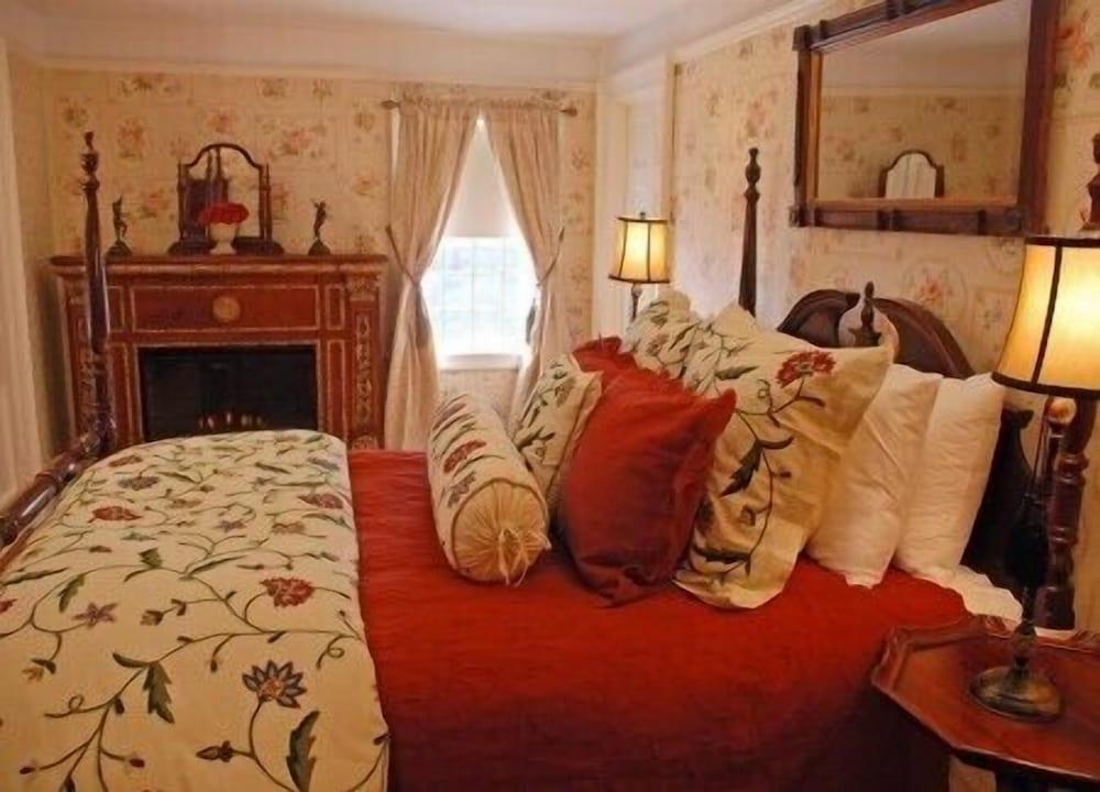 Bee and Thistle Inn photo 12
