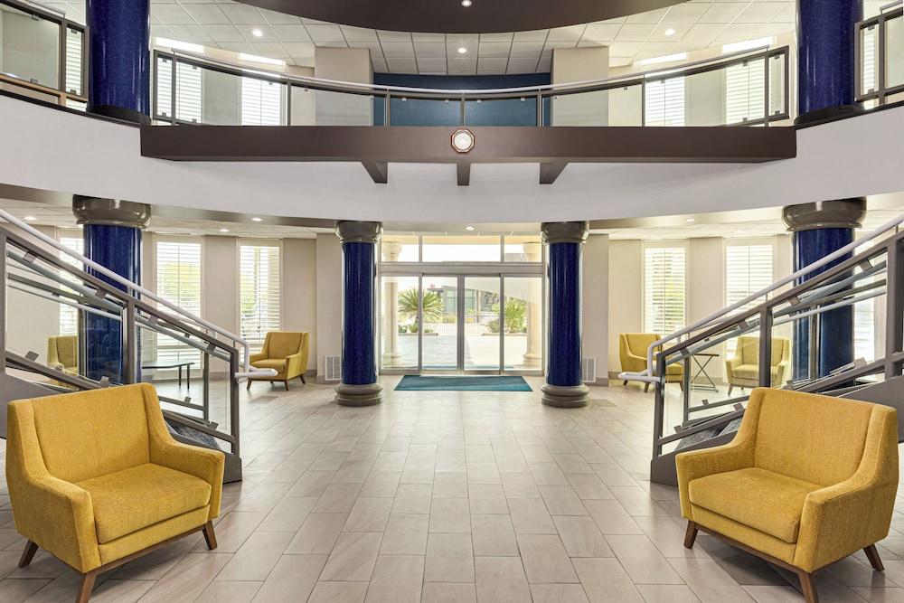 Holiday Inn Express and Suites Bakersfield Central by IHG photo 52