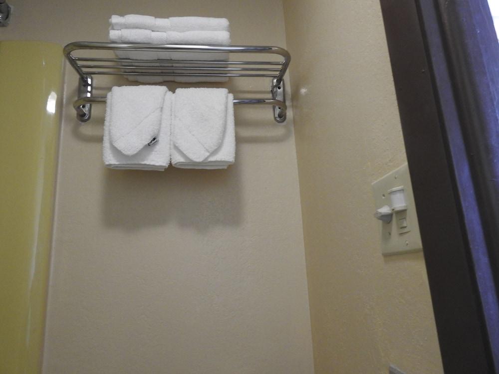 Relax Inn photo 18