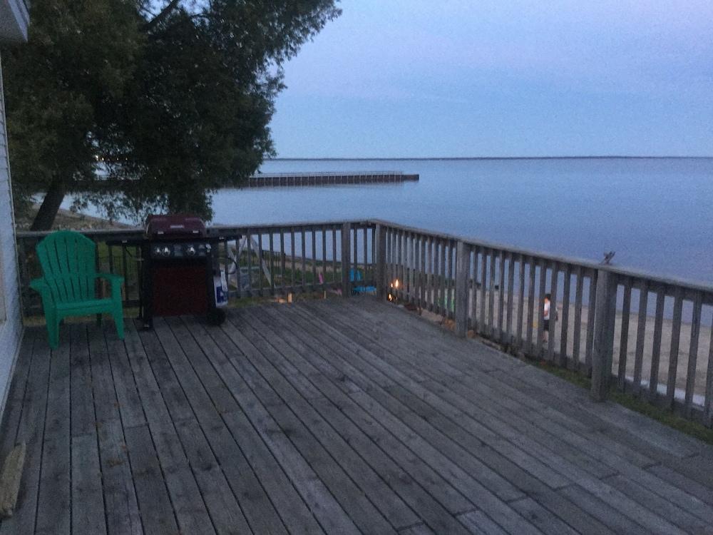 Waters Edge Motel photo 3