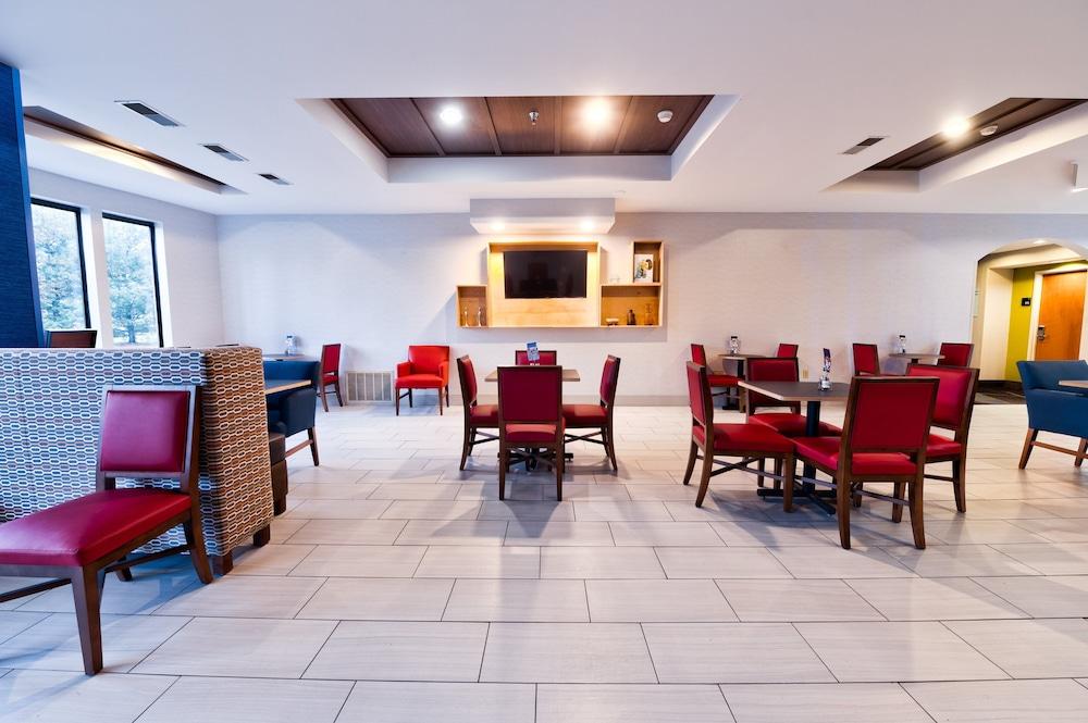 Holiday Inn Express Hotel & Suites Goshen by IHG photo 64