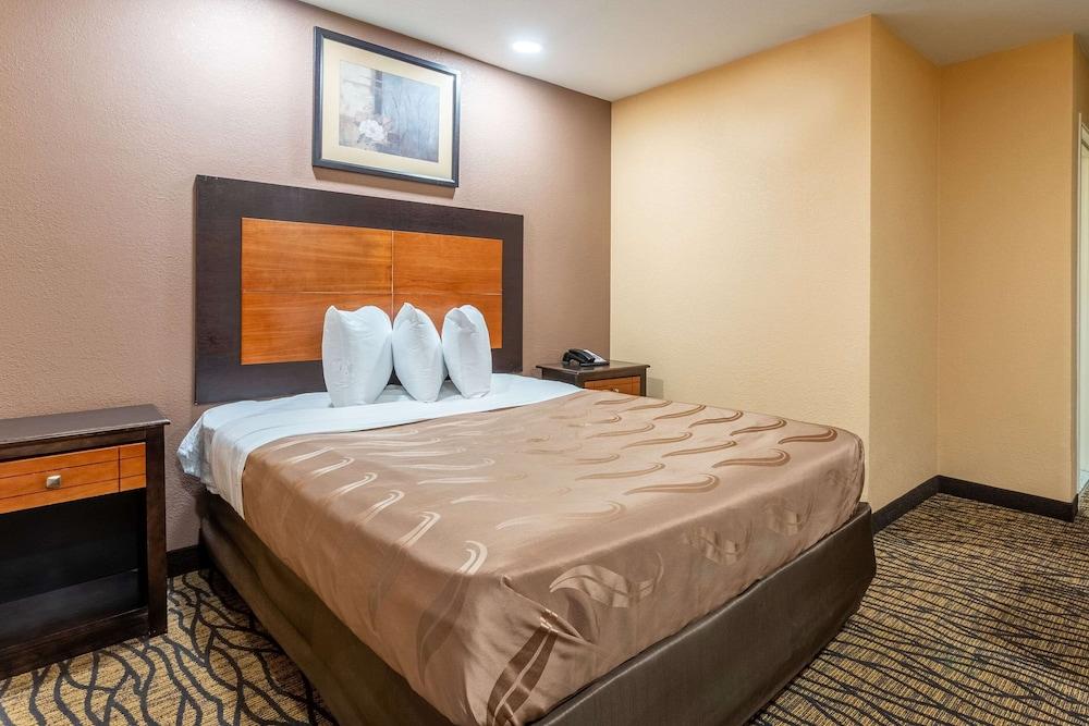Quality Inn Lees Summit - Kansas City photo 4