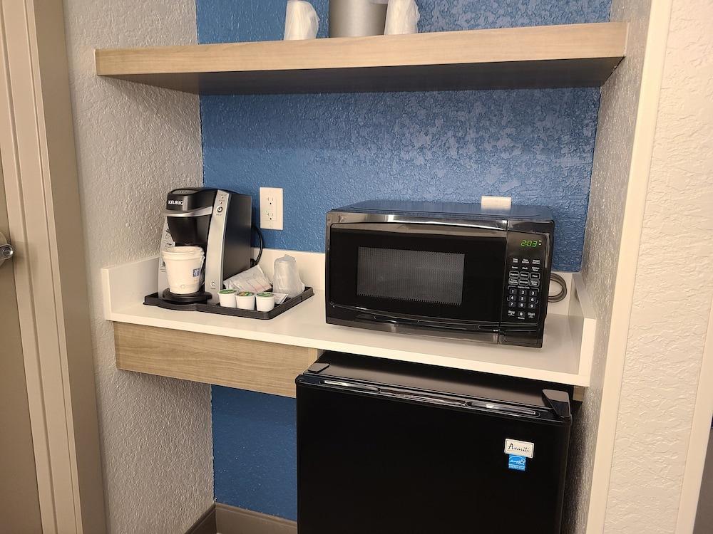 Holiday Inn Express & Suites Ft. Lauderdale N - Exec Airport by IHG photo 28