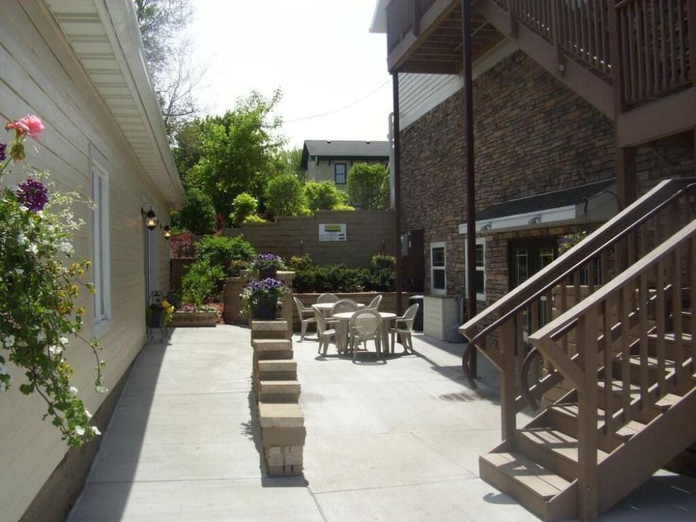 Price Pointe Inn photo 4
