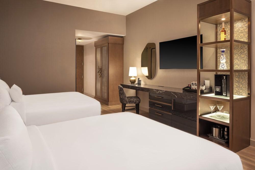 Caesars Republic Scottsdale, a Hilton Hotel photo 15