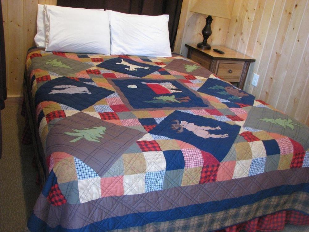 Evergreen Motel photo 14