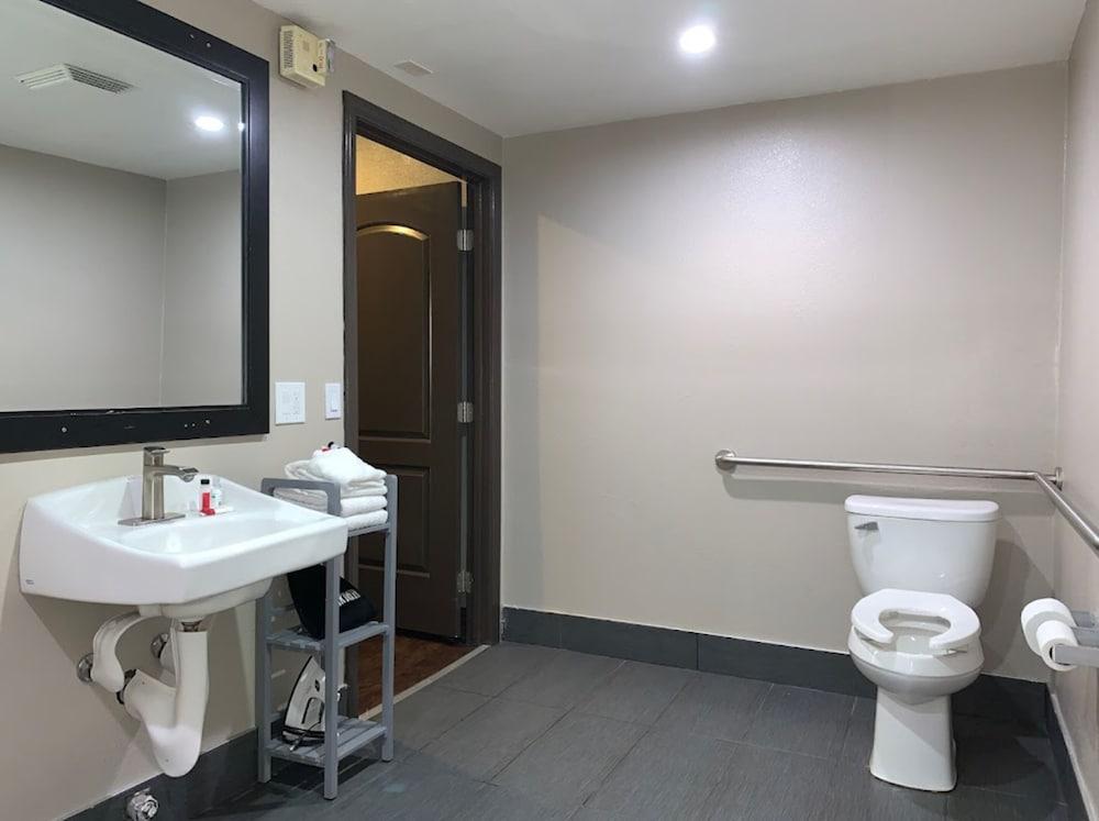 Skyways Hotel photo 7