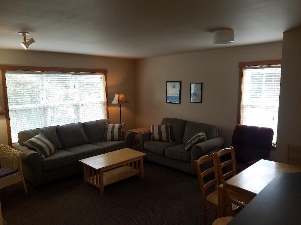 Sea Breeze Court photo 6