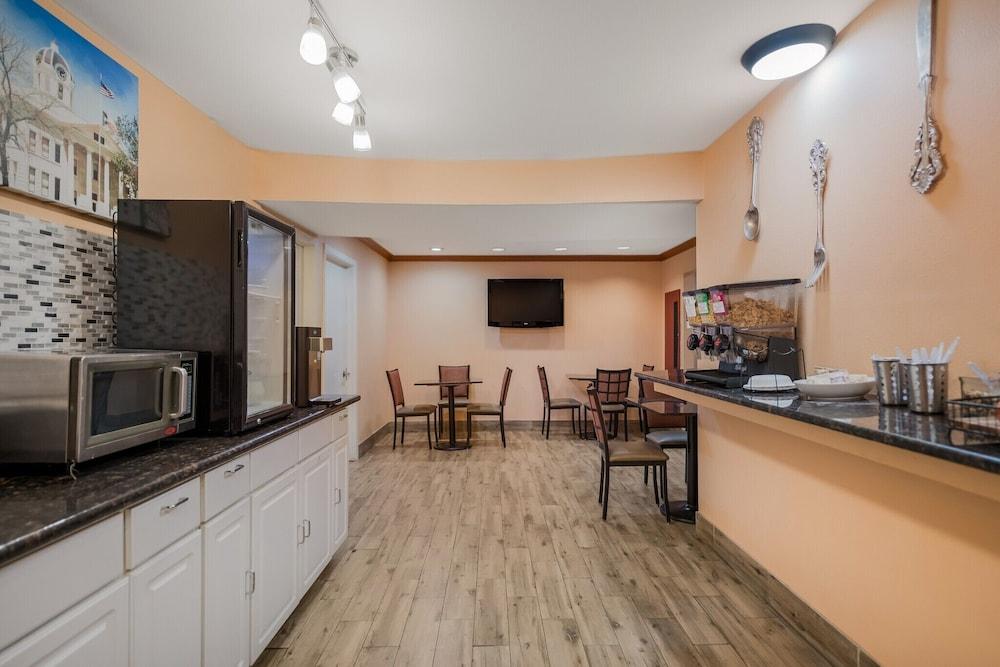SureStay Hotel by Best Western Mt Pleasant photo 45