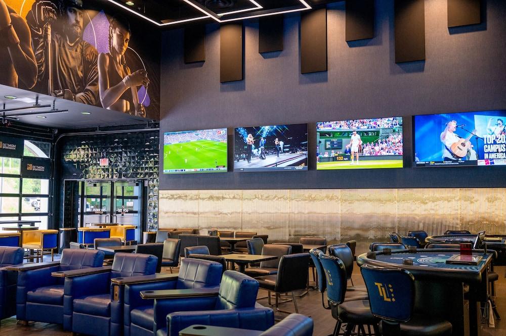 Hampton Inn Deadwood at Tin Lizzie Gaming Resort photo 44