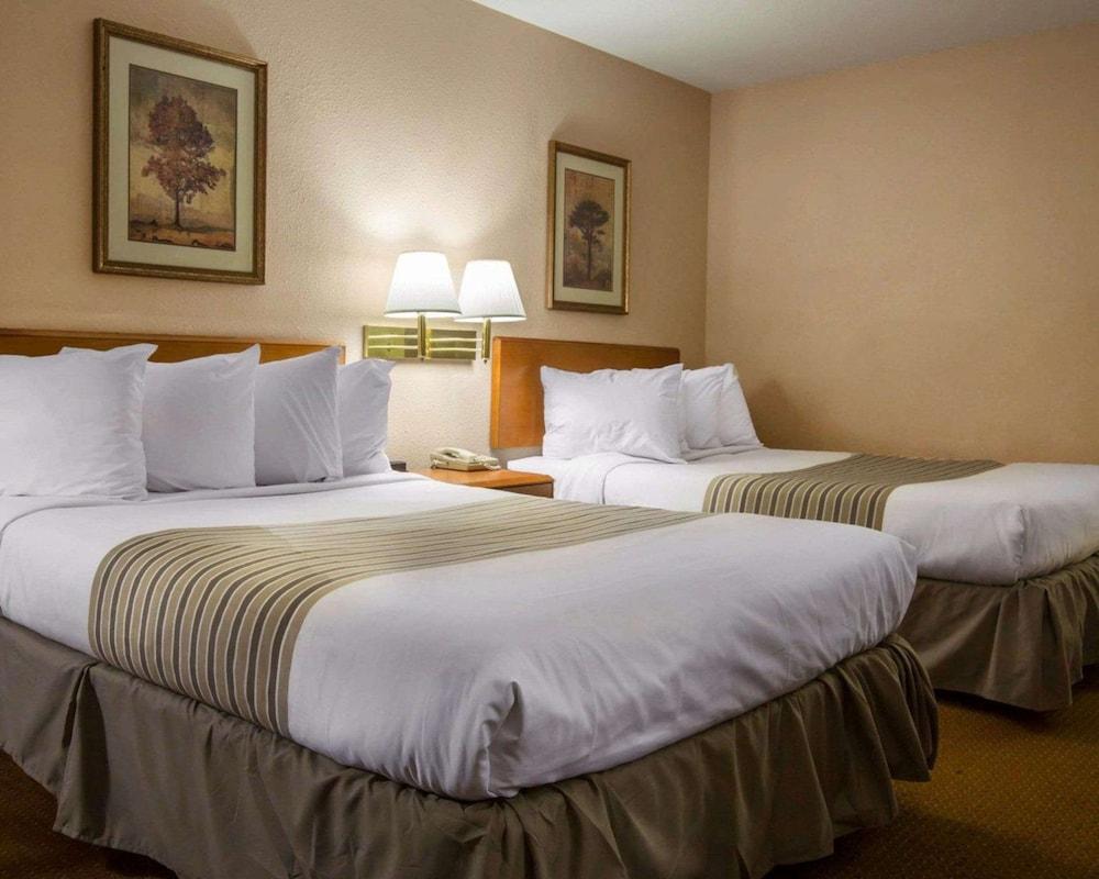 Econo Lodge Inn & Suites Columbus near Fort Benning photo 11
