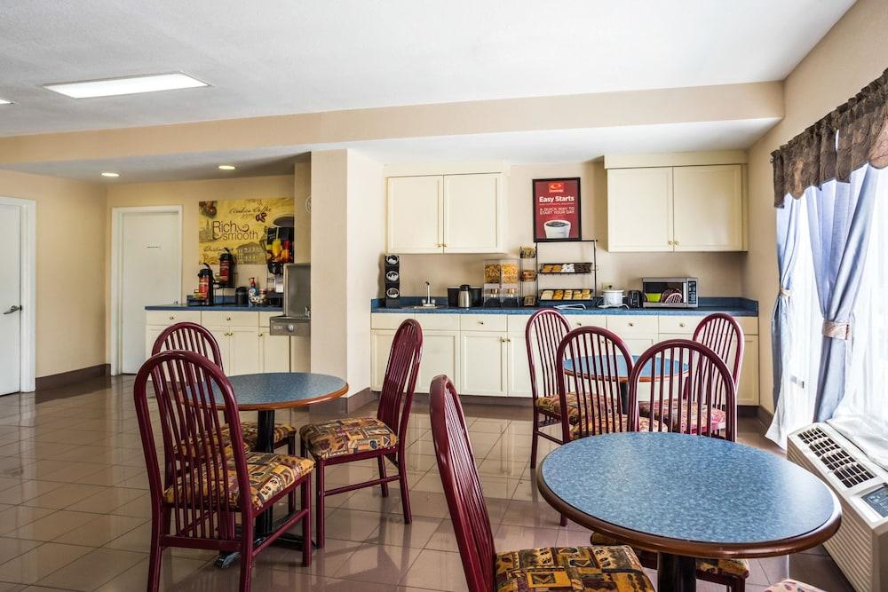 Econo Lodge Picayune photo 24