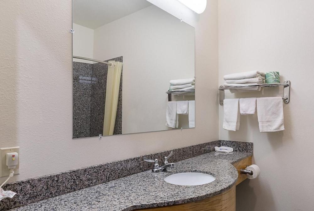 Budget Inn and Suites photo 19