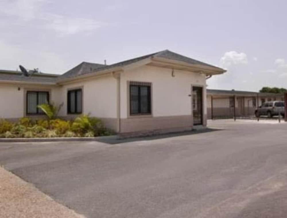 Best Way Inn & Suites photo 1