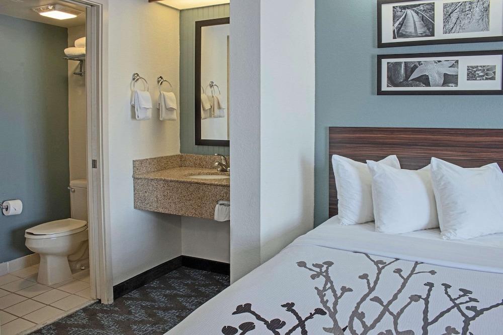 Sleep Inn Lake Wright - Norfolk Airport photo 12